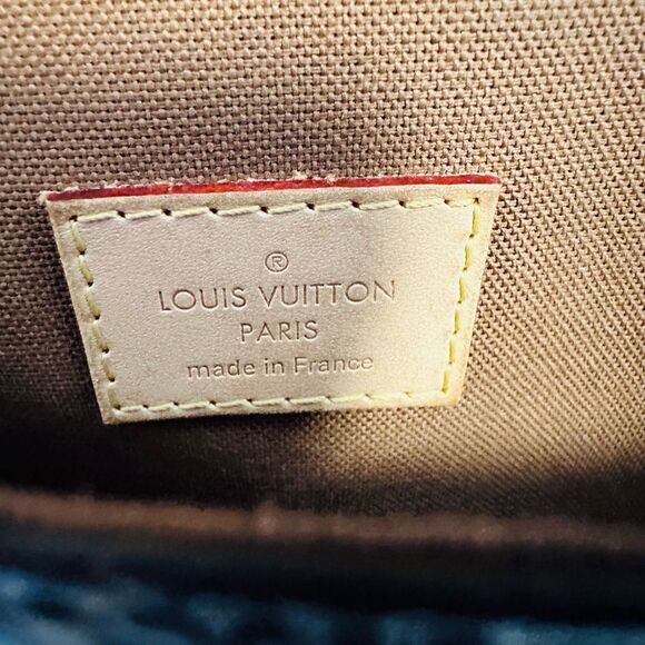 Louis Vuitton Friendly Pochette - Picture 10 of 13